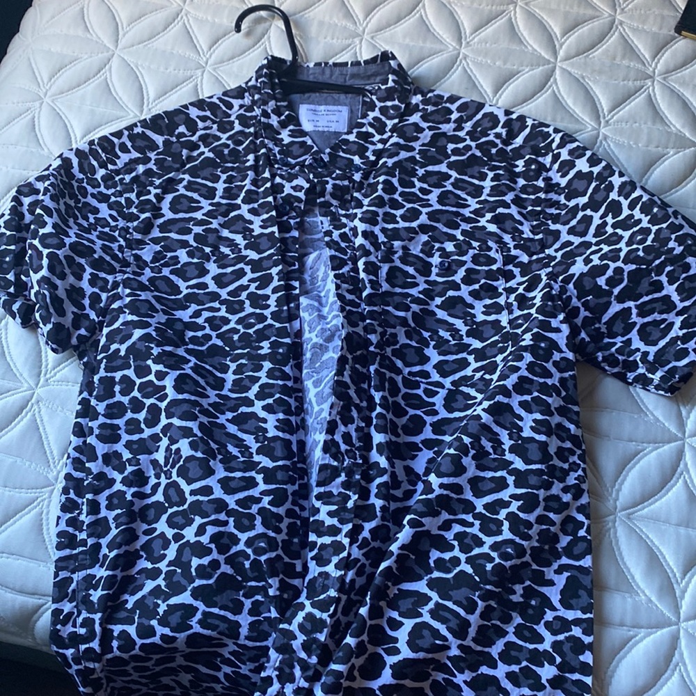 Medium button down